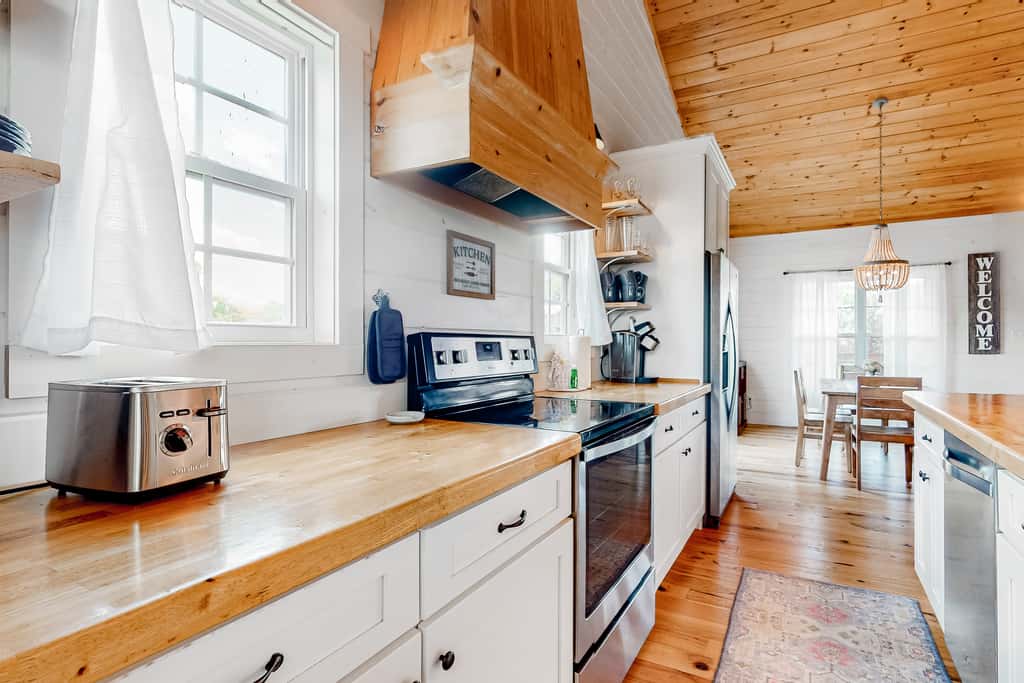 10.7 Mi to DT Sevierville・Lake View Cabin・Pool Use