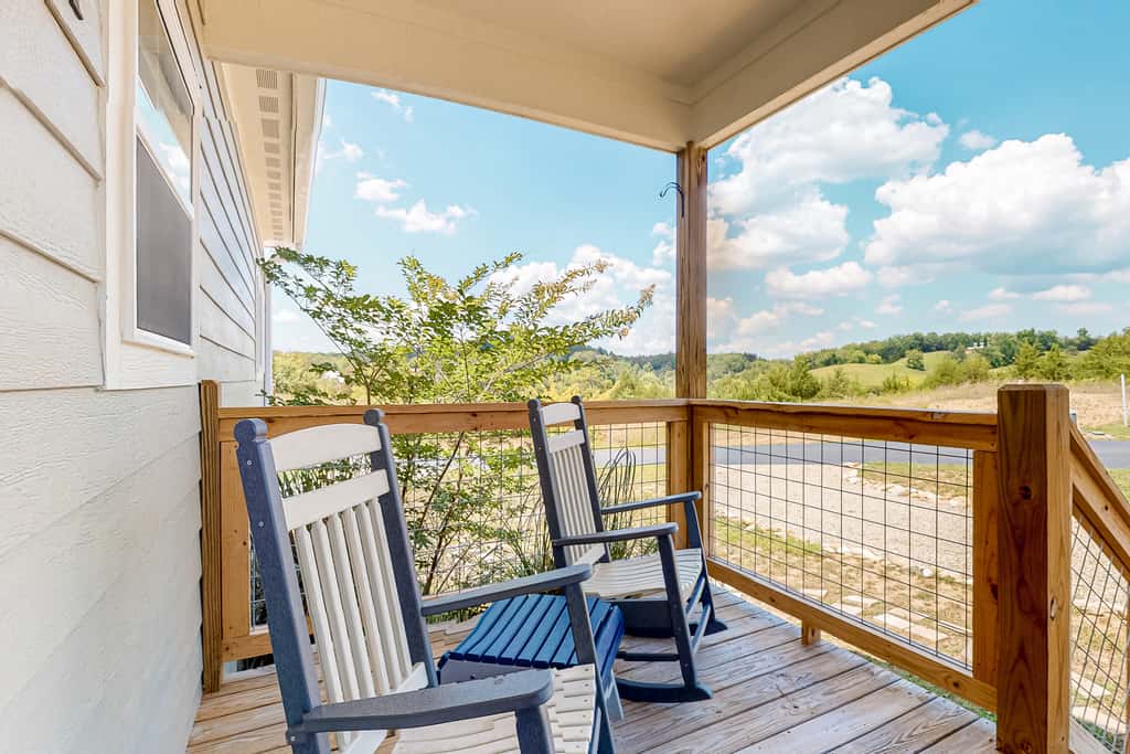 10.7 Mi to DT Sevierville・Lake View Cabin・Pool Use
