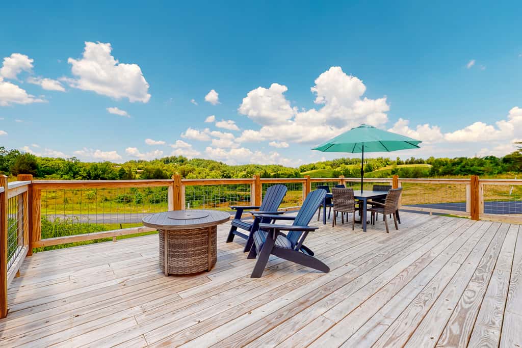 10.7 Mi to DT Sevierville・Lake View Cabin・Pool Use