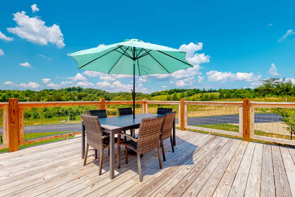 10.7 Mi to DT Sevierville・Lake View Cabin・Pool Use