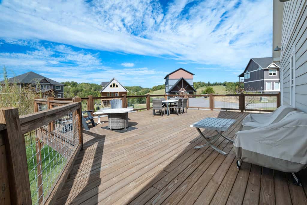 Huge View Deck, Game Room Fun, Fire pit Evenings