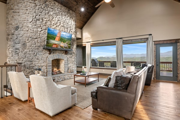 ๐๏ธ ๐ฆ๐๐ป๐ฟ๐ถ๐๐ฒ ๐๐ฎ๐๐ฒ๐ป
Luxury Smoky Mountain cabin in Sevierville with breathtaking mountain views, hot tub, firepit, game room, arcade, pool table, fireplace, and spacious deck. Sleeps 8 with 4 bedroom suites, smart TVs, chefโs kitchen, and upscale amenities. Located near Pigeon Forge, Dollywood, Gatlinburg, The Island, Ober Mountain, and top Smoky Mountain attractions. Perfect for family vacations, group getaways, and relaxing mountain retreats.