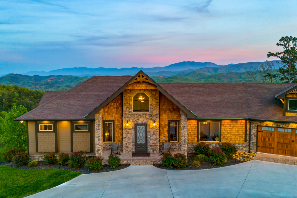 Mtn View Home, Sleeps 8・Fireplace・Games・Hot Tub