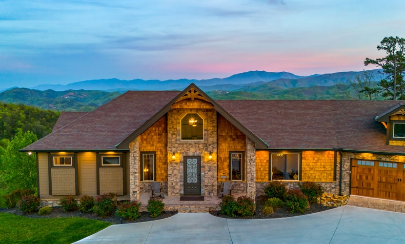๐๏ธ ๐ฆ๐๐ป๐ฟ๐ถ๐๐ฒ ๐๐ฎ๐๐ฒ๐ป
Luxury Smoky Mountain cabin in Sevierville with breathtaking mountain views, hot tub, firepit, game room, arcade, pool table, fireplace, and spacious deck. Sleeps 8 with 4 bedroom suites, smart TVs, chefโs kitchen, and upscale amenities. Located near Pigeon Forge, Dollywood, Gatlinburg, The Island, Ober Mountain, and top Smoky Mountain attractions. Perfect for family vacations, group getaways, and relaxing mountain retreats.