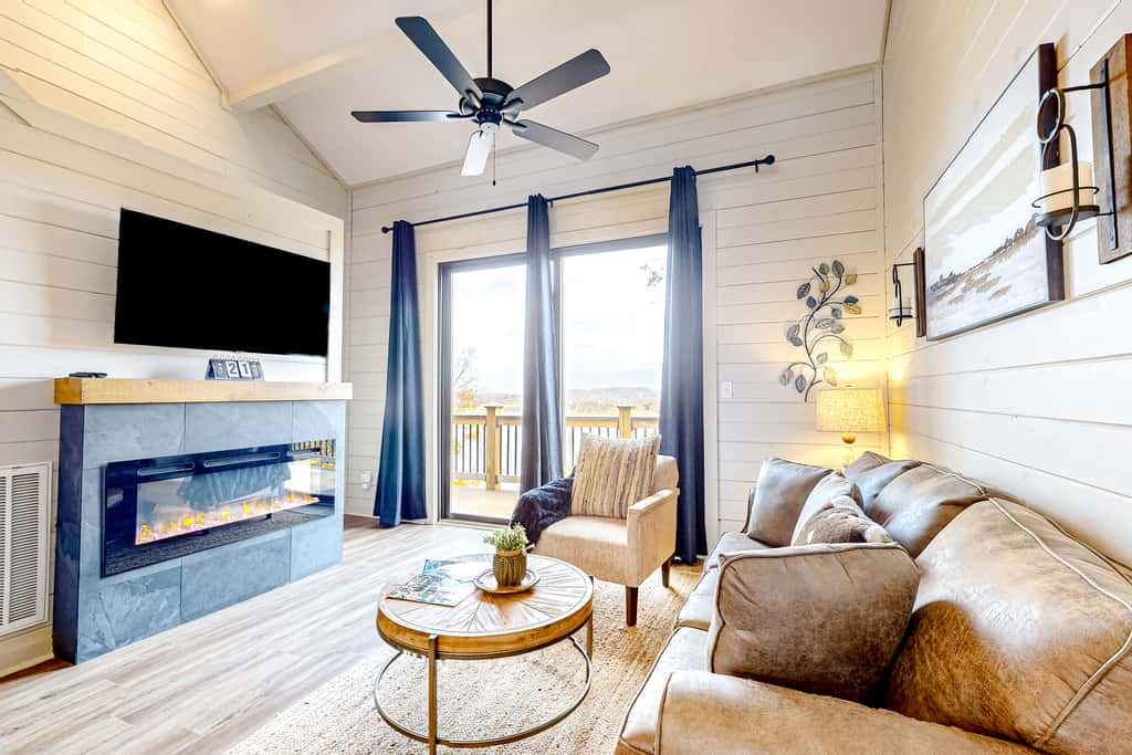 Brand New Cabin Overlooking Douglas Lake・Hot Tub