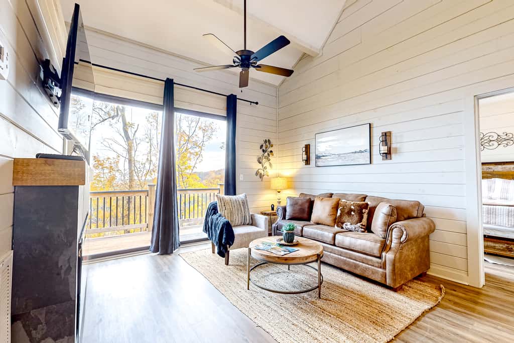Brand New Cabin Overlooking Douglas Lake・Hot Tub