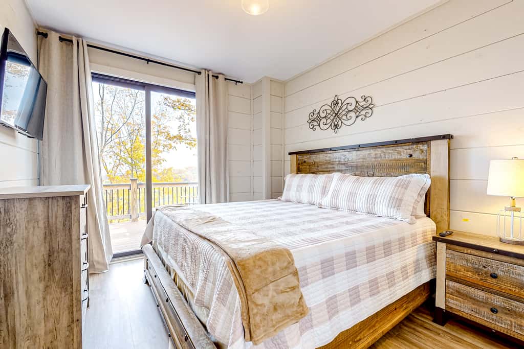 Brand New Cabin Overlooking Douglas Lake・Hot Tub