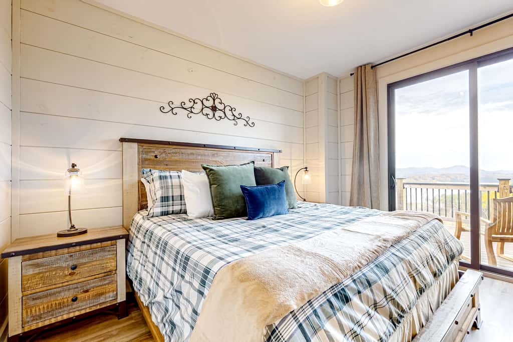 Brand New Cabin Overlooking Douglas Lake・Hot Tub