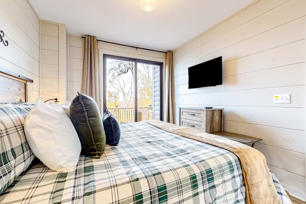 Brand New Cabin Overlooking Douglas Lake・Hot Tub