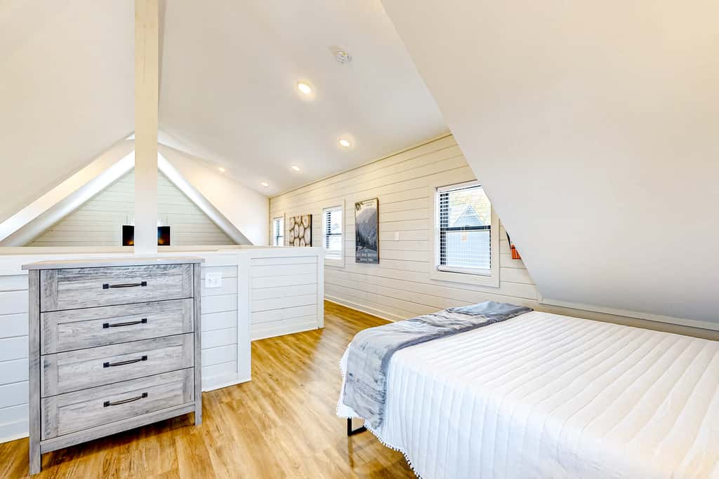 Brand New Cabin Overlooking Douglas Lake・Hot Tub