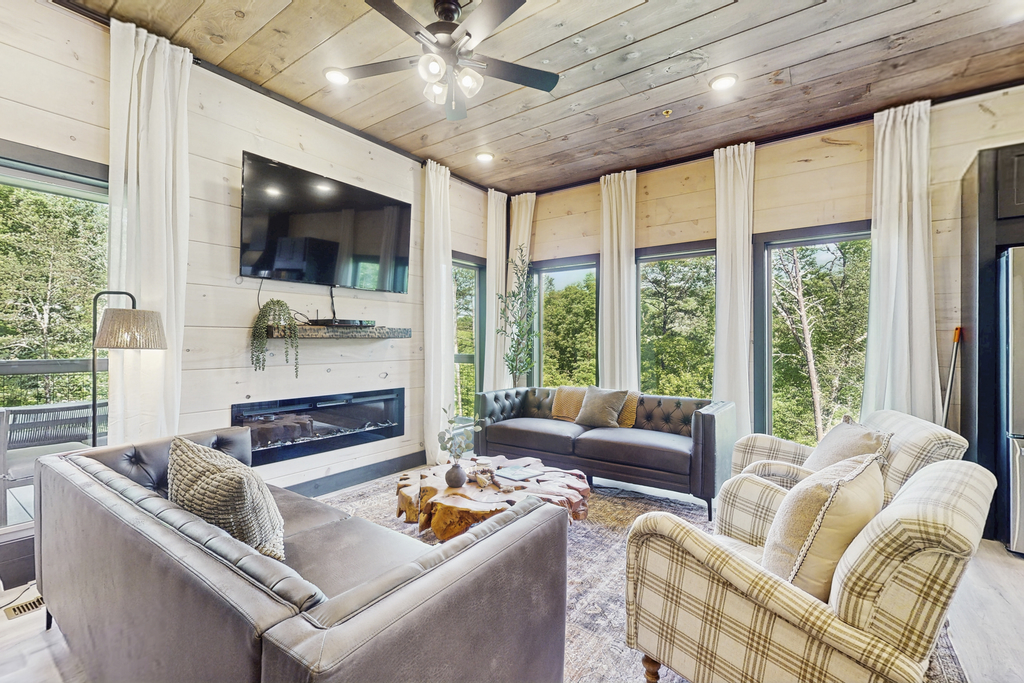 Spacious, Family Friendly Cabin・Pool・Games・Theater