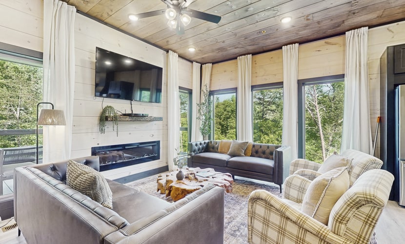 ๐๏ธ ๐๐ฒ๐๐ฎ๐๐ฎ๐ ๐ฃ๐ผ๐ถ๐ป๐๐ฒ
Spacious luxury cabin in Sevierville near Pigeon Forge and the Smoky Mountains, sleeping up to 20 guests. Enjoy a private indoor pool, hot tub, theater room with 98โ TV, game room, bunk room, and outdoor deck with gas grill. Dog-friendly, family-friendly retreat close to Dollywood, hiking, and top attractions. Perfect for large groups and memorable getaways.