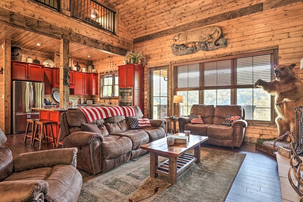 ๐๏ธ ๐ข๐ป ๐๐ต๐ฒ ๐ฅ๐ผ๐ฐ๐ธ๐
Escape to this spacious lakefront cabin on Norris Lake in New Tazewell, TN, sleeping up to 16 guests. Enjoy a private dock with lift, hot tub, fire pit, game room with pool table, fireplace, two large decks, lake views, and a fully equipped kitchen. Perfect for family reunions, group getaways, boating, fishing, and outdoor adventures near Cumberland Gap National Park.