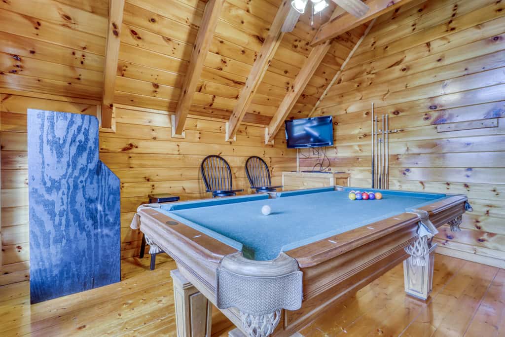Hilltop Cabin, Sleeps 6, Hot Tub, Games, Views, Pool