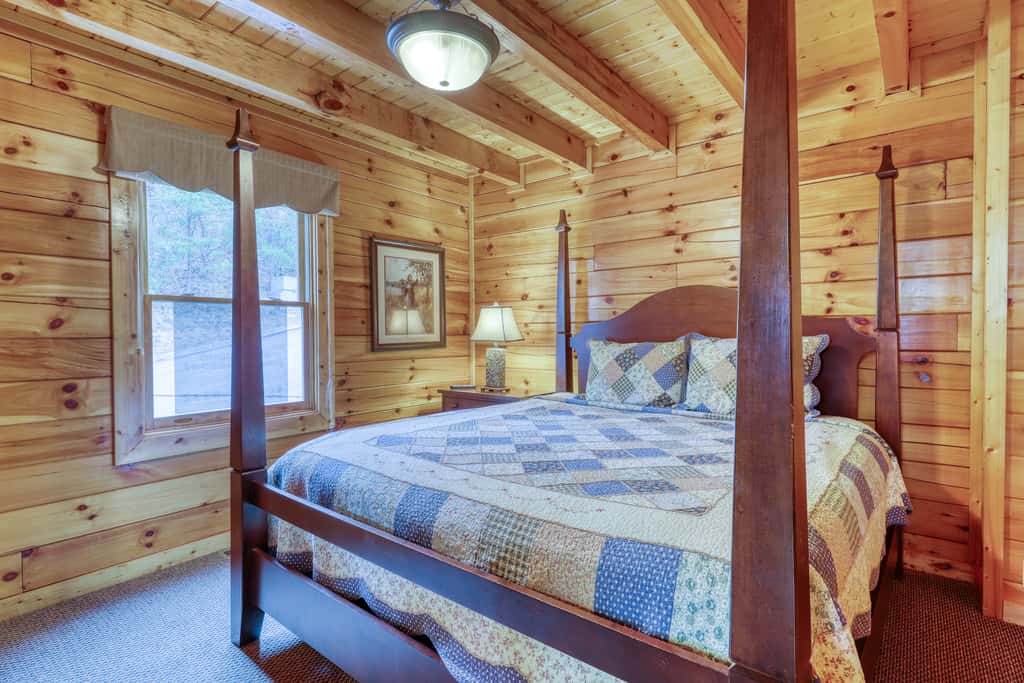 Hilltop Cabin, Sleeps 6, Hot Tub, Games, Views, Pool