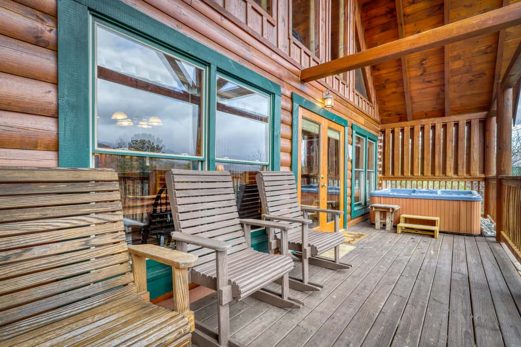 Hilltop Cabin, Sleeps 6, Hot Tub, Games, Views, Pool
