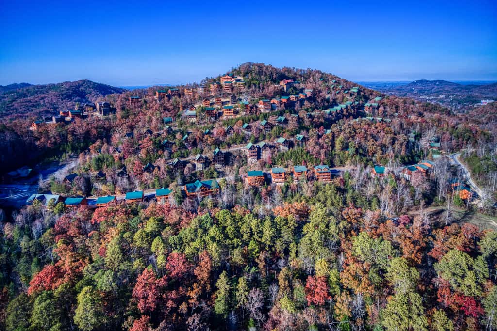 Hilltop Cabin, Sleeps 6, Hot Tub, Games, Views, Pool