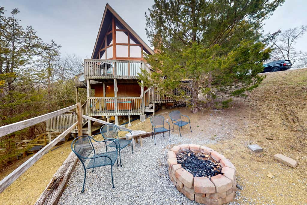 Lakefront Cabin Escape・Hot Tub・Fire pit・Game Room