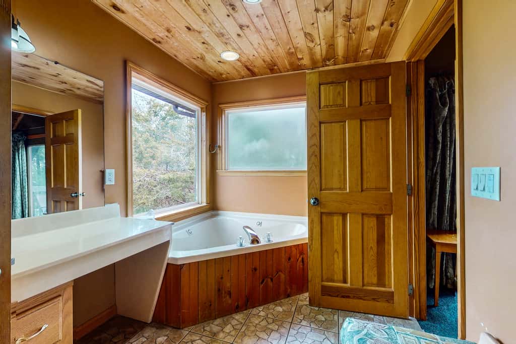 Lakefront Cabin Escape・Hot Tub・Fire pit・Game Room
