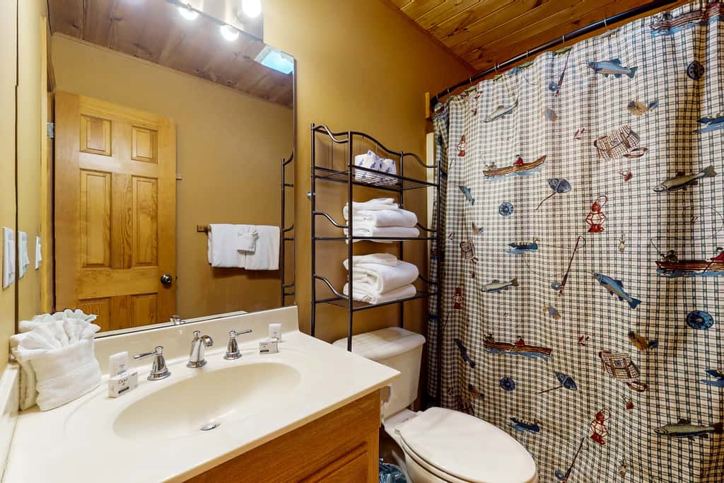 Lakefront Cabin Escape・Hot Tub・Fire pit・Game Room