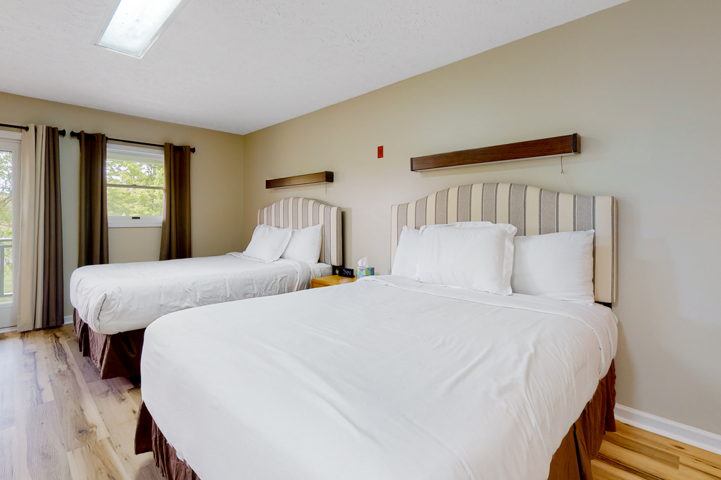 Charming Studio, Sleeps 4, Close to Douglas Lake