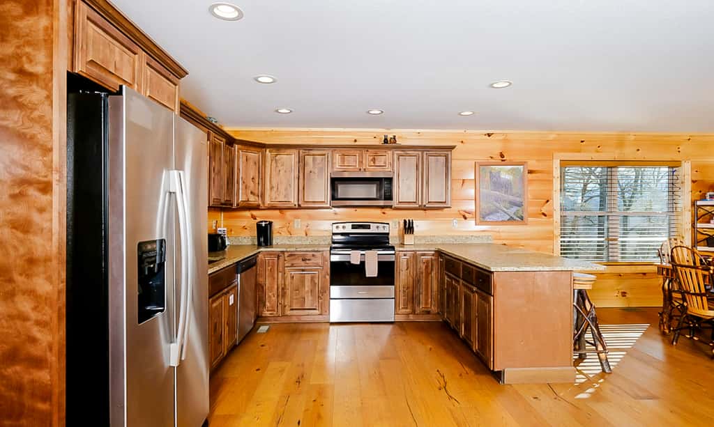 Luxe Mtn View Cabin, Sleeps 10, Hot Tub, Game Room