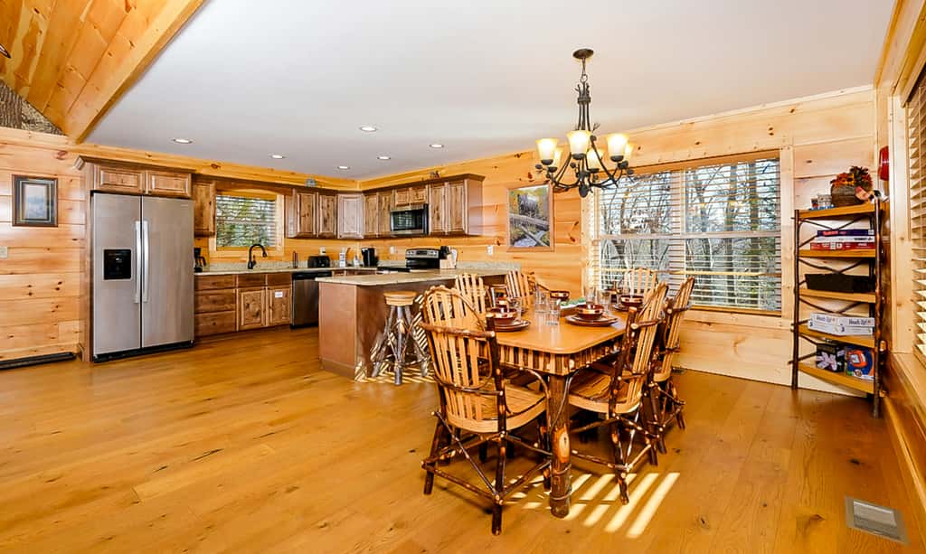Luxe Mtn View Cabin, Sleeps 10, Hot Tub, Game Room