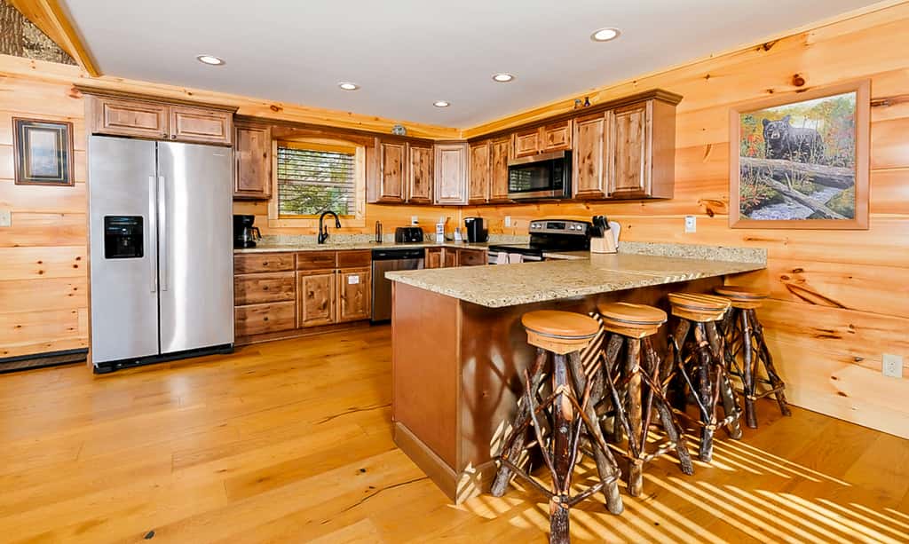 Luxe Mtn View Cabin, Sleeps 10, Hot Tub, Game Room