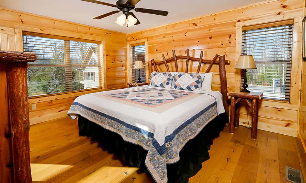 Luxe Mtn View Cabin, Sleeps 10, Hot Tub, Game Room