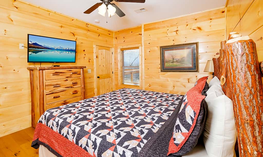 Luxe Mtn View Cabin, Sleeps 10, Hot Tub, Game Room