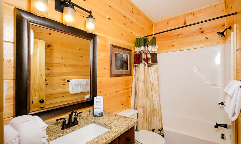 Luxe Mtn View Cabin, Sleeps 10, Hot Tub, Game Room