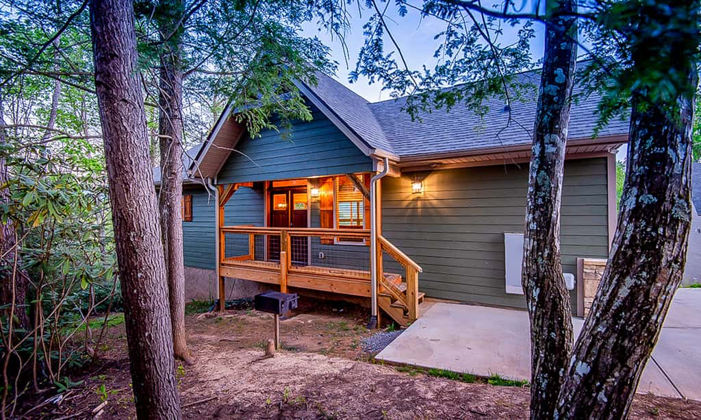 Luxe Mtn View Cabin, Sleeps 10, Hot Tub, Game Room