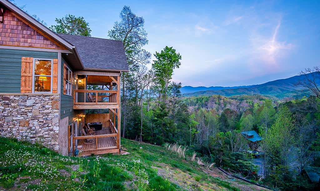 Luxe Mtn View Cabin, Sleeps 10, Hot Tub, Game Room