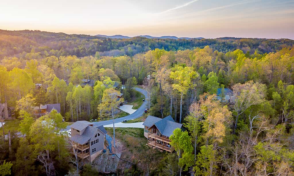 Luxe Mtn View Cabin, Sleeps 10, Hot Tub, Game Room