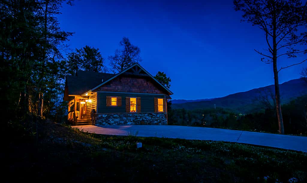 Luxe Mtn View Cabin, Sleeps 10, Hot Tub, Game Room