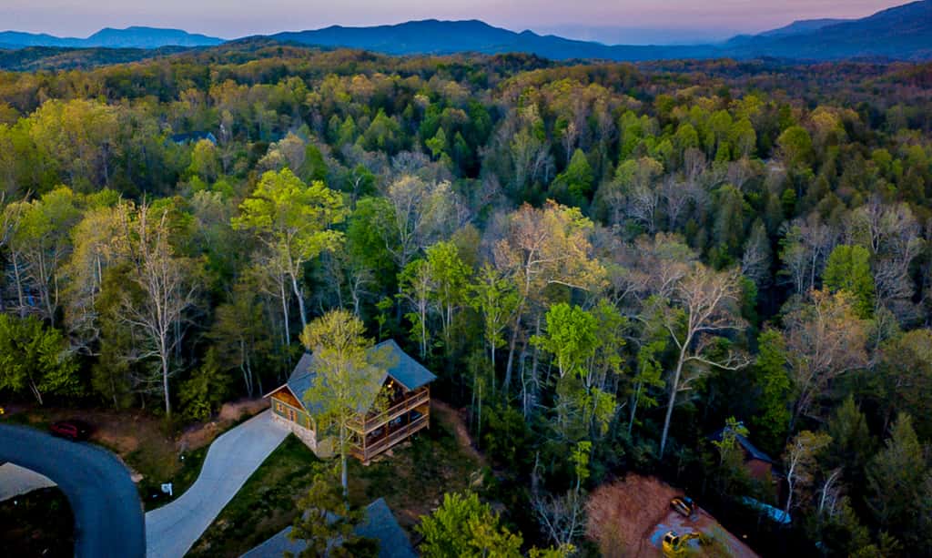 Luxe Mtn View Cabin, Sleeps 10, Hot Tub, Game Room