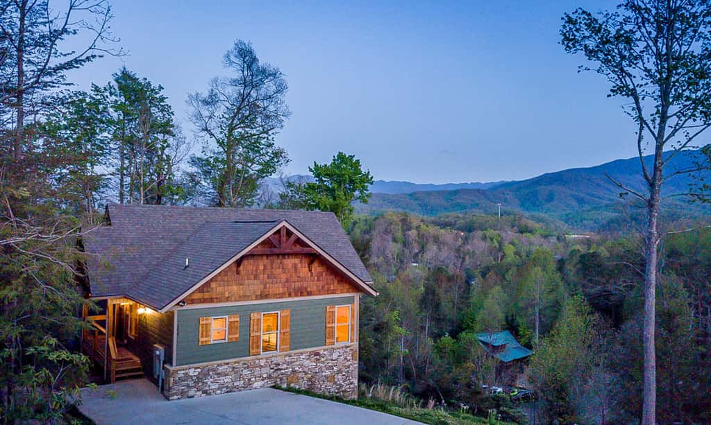Luxe Mtn View Cabin, Sleeps 10, Hot Tub, Game Room