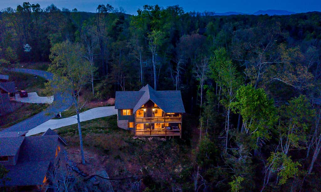 Luxe Mtn View Cabin, Sleeps 10, Hot Tub, Game Room