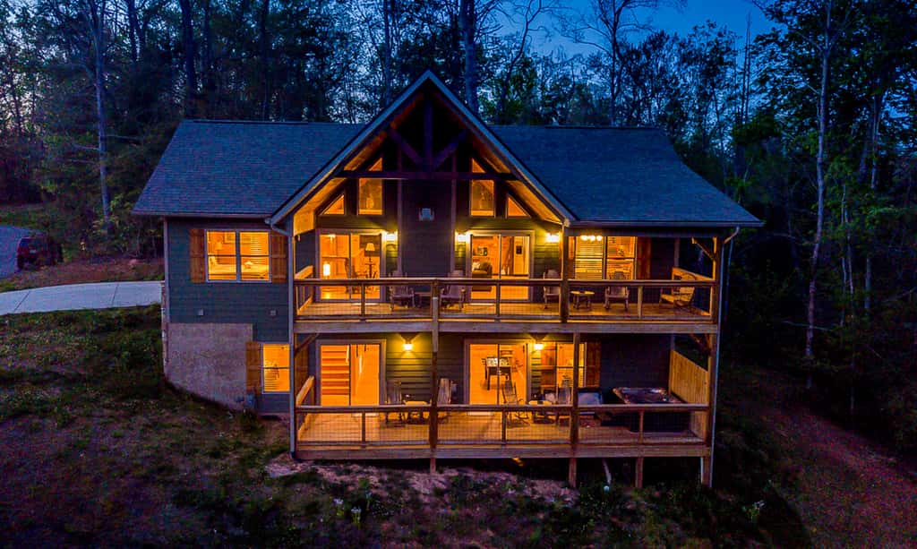 Luxe Mtn View Cabin, Sleeps 10, Hot Tub, Game Room