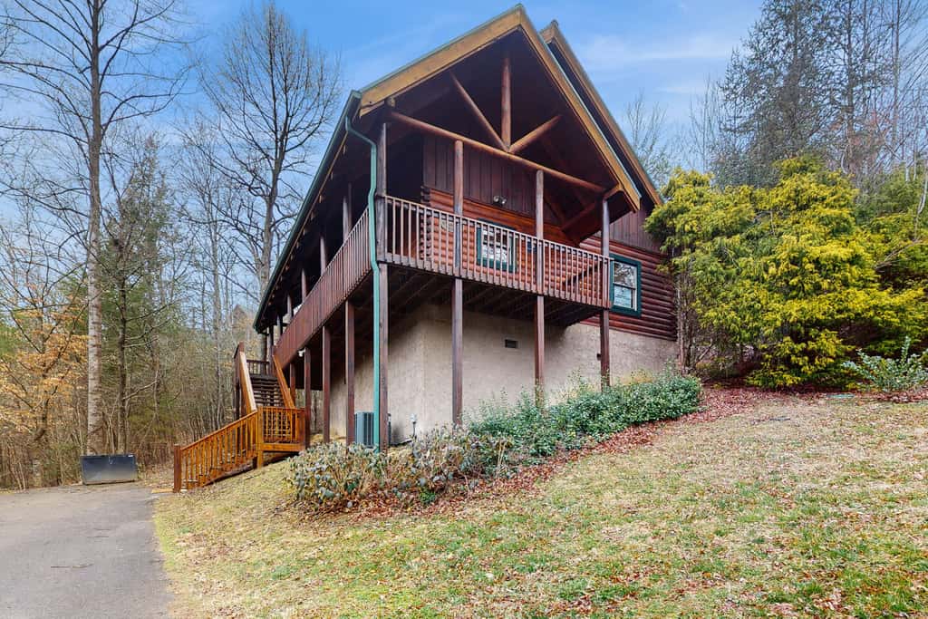 Cabin N Gorgeous Wooded Setting, Sleeps 6, Hot Tub