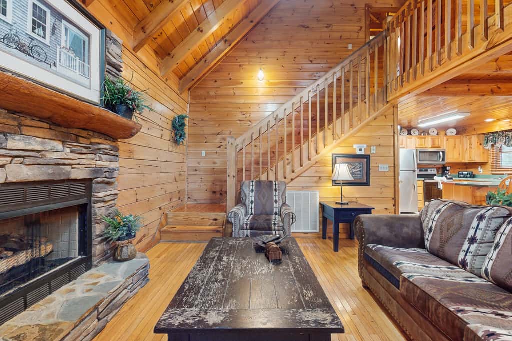 Cabin N Gorgeous Wooded Setting, Sleeps 6, Hot Tub