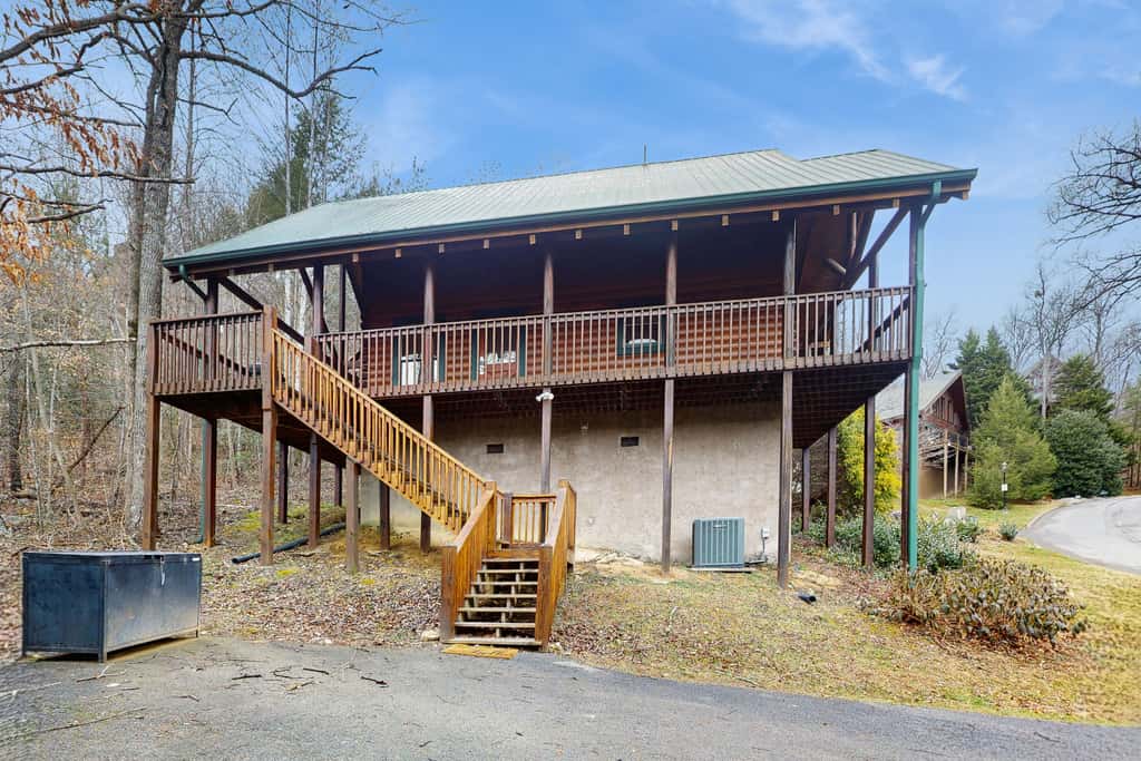 Cabin N Gorgeous Wooded Setting, Sleeps 6, Hot Tub