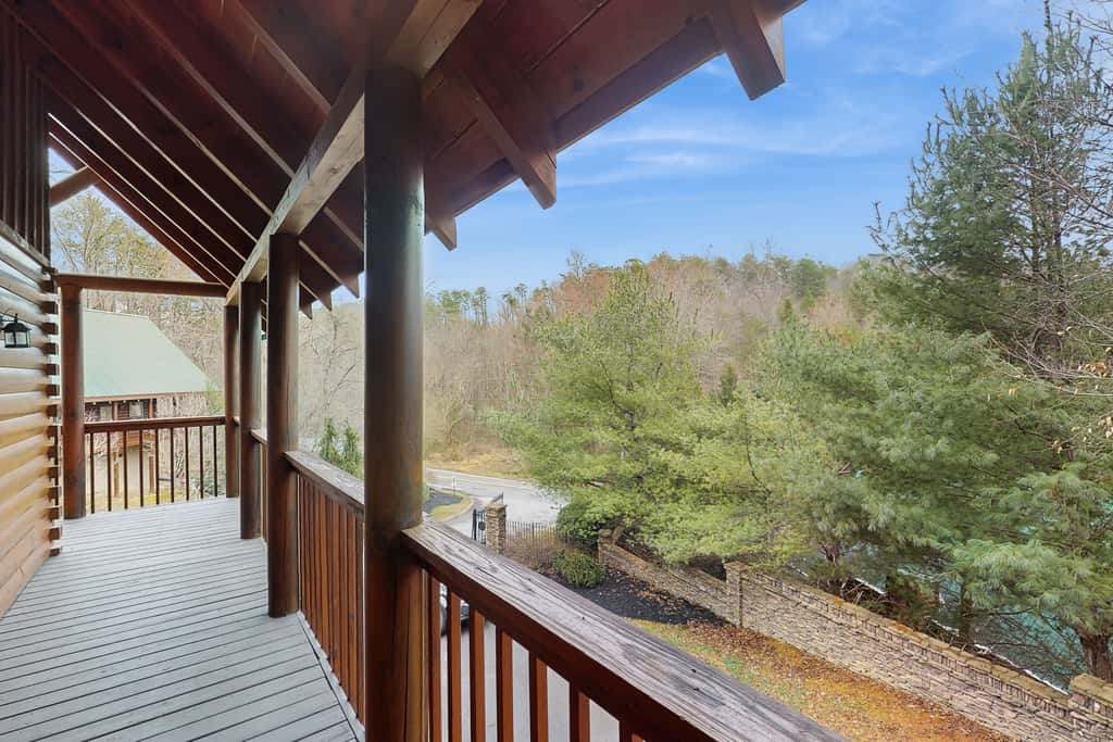 Cabin N Gorgeous Wooded Setting, Sleeps 6, Hot Tub
