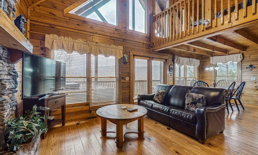 🏞️ 𝗦𝗵𝗲𝗿𝘄𝗼𝗼𝗱 𝗙𝗼𝗿𝗲𝘀𝘁 𝗥𝗲𝘀𝗼𝗿𝘁 - 𝗖𝗹𝗼𝘂𝗱 𝗡𝗶𝗻𝗲 𝗮𝘁 𝗦𝗵𝗲𝗿𝘄𝗼𝗼𝗱 𝗙𝗼𝗿𝗲𝘀𝘁
Our cabin offers a Smoky Mountain cabin getaway with panoramic views, sleeps 6, private hot tub, pool table, fireplace, and resort pool access. Just 3 miles to downtown Pigeon Forge near Dollywood, shows, dining, and 8 miles to Great Smoky Mountains National Park. Enjoy gated resort privacy, grill, and outdoor deck. Perfect for family vacations and mountain relaxation.