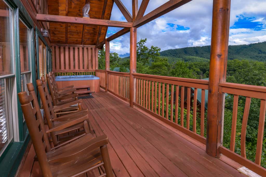 Scenic Log, Sleeps 6, Hot Tub, Balcony, Pool Table