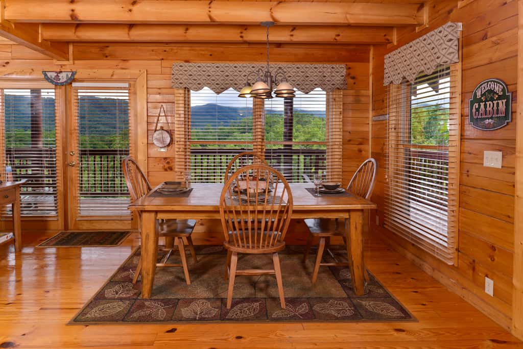 Scenic Log, Sleeps 6, Hot Tub, Balcony, Pool Table