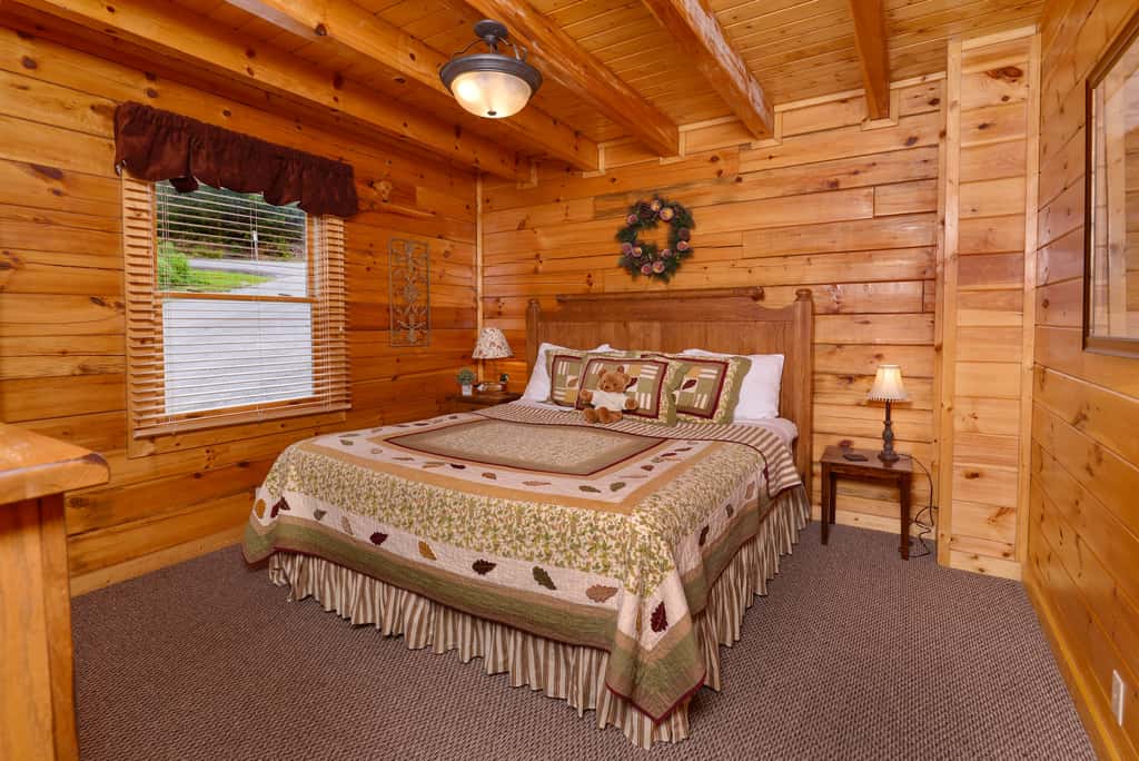 Scenic Log, Sleeps 6, Hot Tub, Balcony, Pool Table