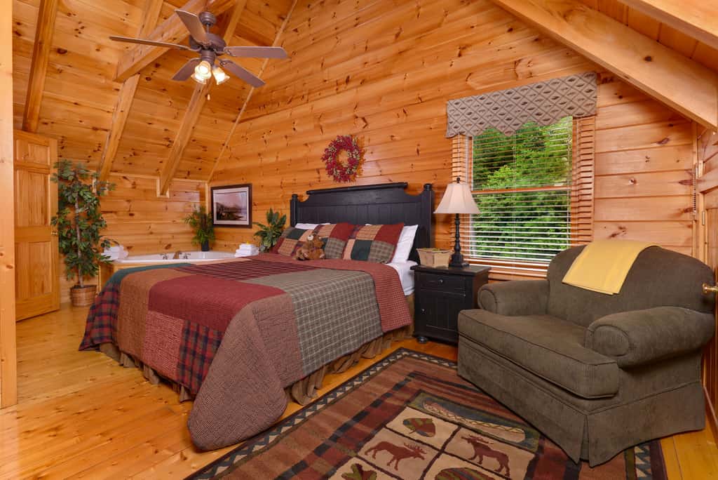 Scenic Log, Sleeps 6, Hot Tub, Balcony, Pool Table