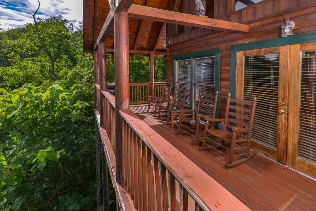 Scenic Log, Sleeps 6, Hot Tub, Balcony, Pool Table