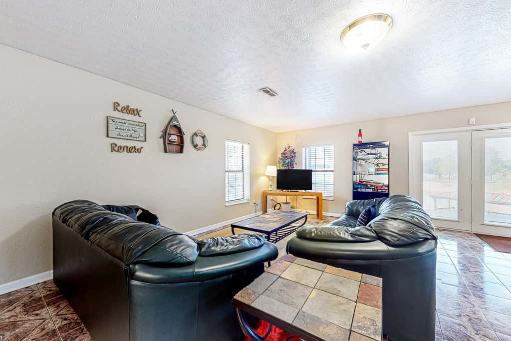 Lakefront Cabin Getaway・Boat Ramp・Hot Tub Escape